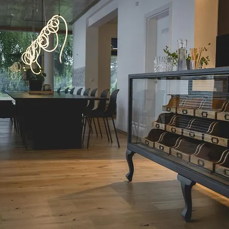 2 Mit Parkplatz شقة