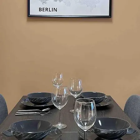 2 Mit Parkplatz *