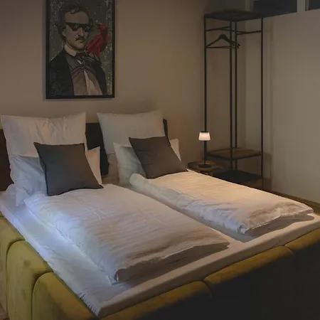 2 Mit Parkplatz Lägenhet