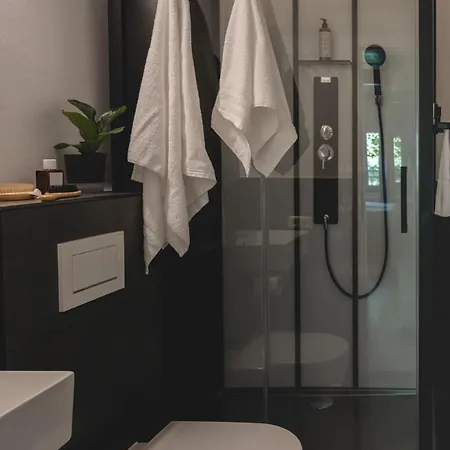 2 Mit Parkplatz شقة *