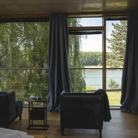 2 Mit Parkplatz * برلين